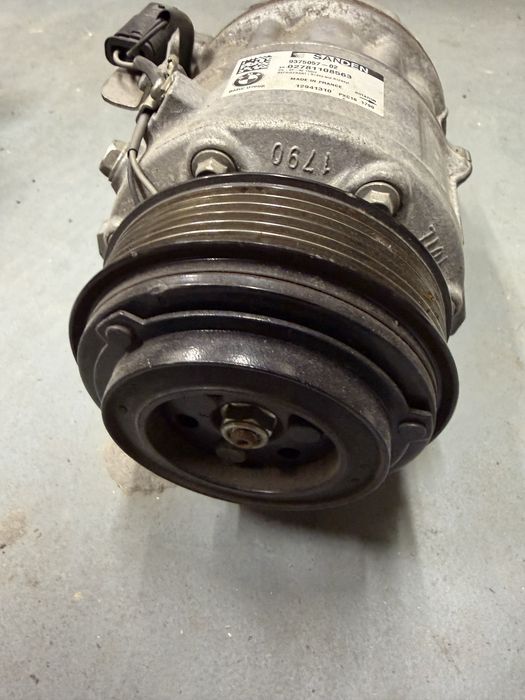 Compresor aer conditionat BMW Seria7 G11 G12 G30 G31 Original