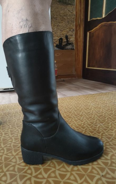 Продаю Кожаные Зимние Сапоги