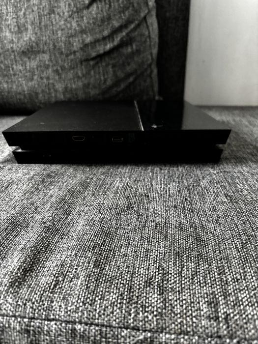 Плейстейшен 4 slim