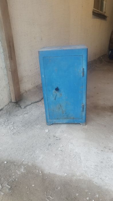 Металлический сейф