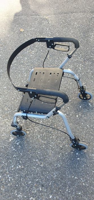 Căruț pliabil pentru persoane cu dizabilitati