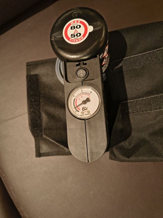 Kit spuma poliuretanica și compresor