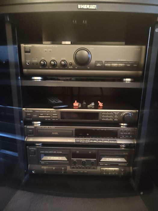 Linie technics cu Rack și boxe bonus