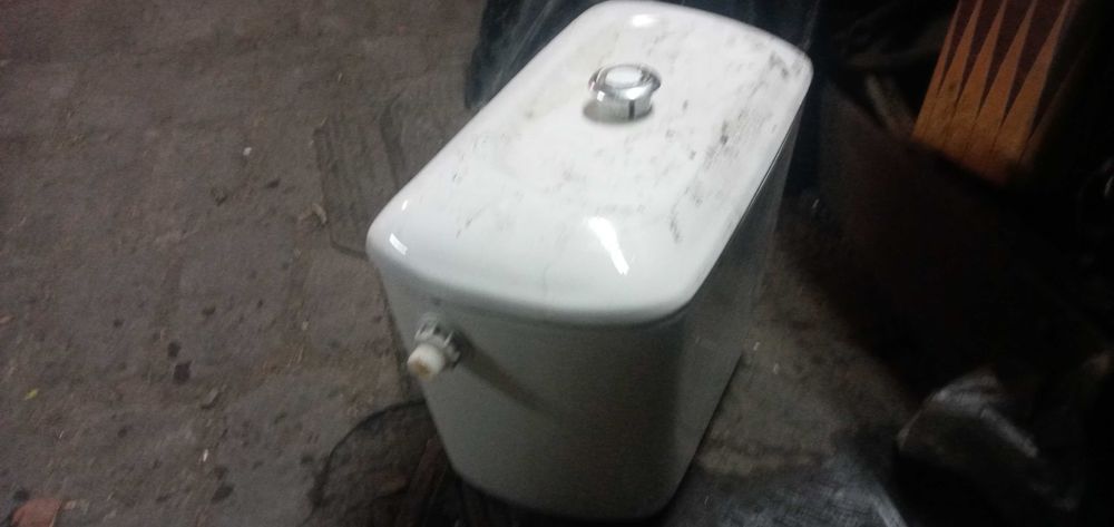 Бачок унитаза  б /у