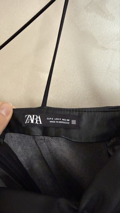 Къса кожена черна рокля Zara