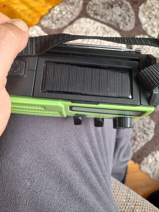 Vind radio portabil și la curent solar si cu dinam nou