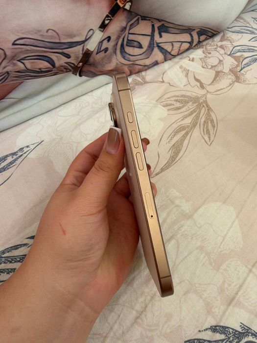 Продам Iphone 16 pro