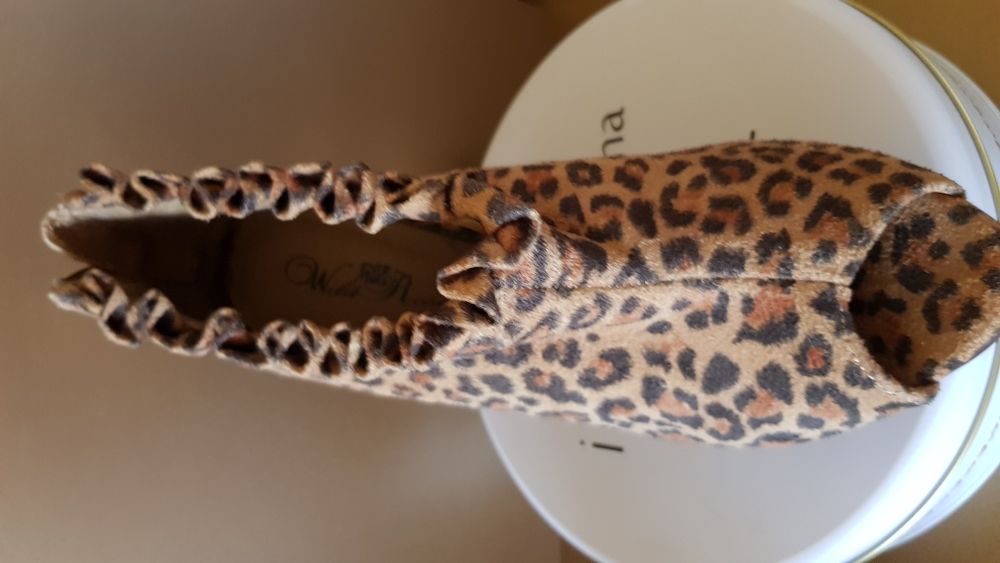 Sandale cu platforma extravaganta - Wild Rose