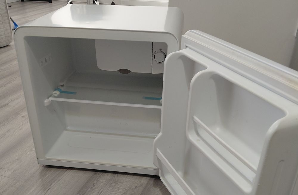 Продам холодильник офисный