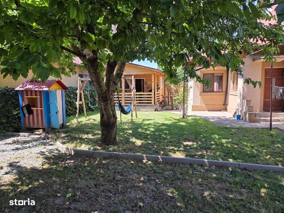 Casă 3 camere curte amenajată cu foișor Km4