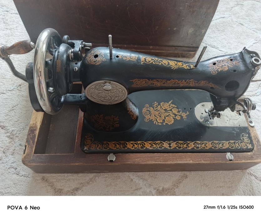 Швейная ручная машинка