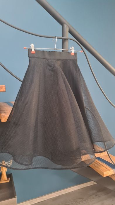 Черна клош пола с тюл