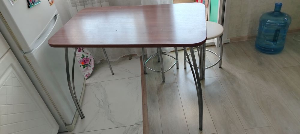 Стол куханный деревянный