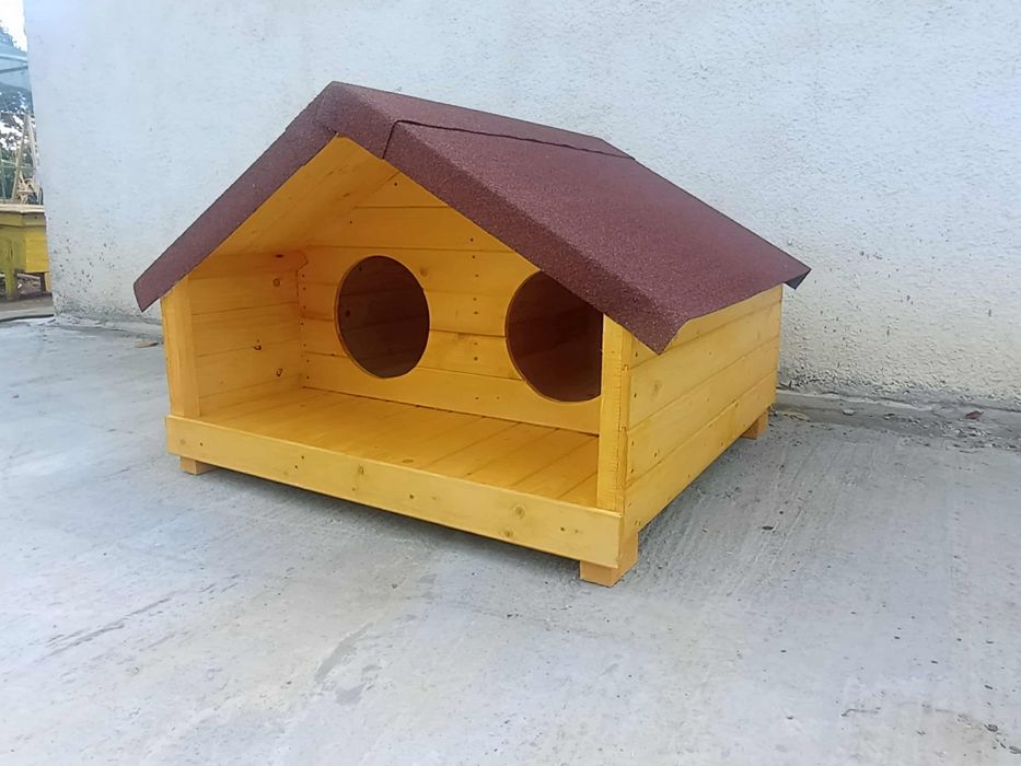 Голяма къща за котки и кучета с веранда за семейство котки кученца