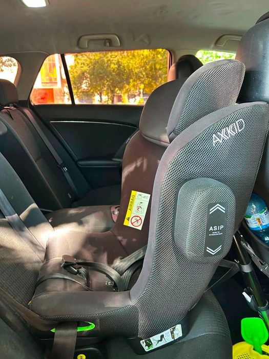 Столче за кола AXKID MOVEKID