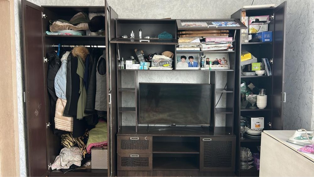 Продкм стенку для зала