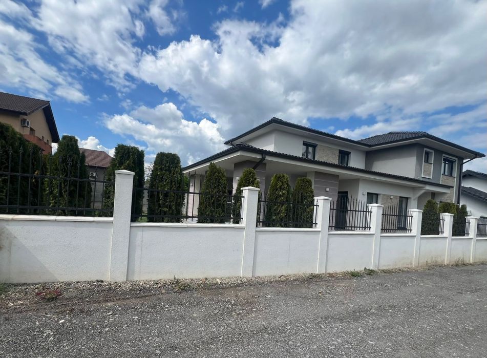 Vand casa individuala 4 camere 3 bai
