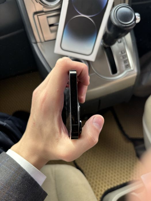 Продам айфон 14 про макс