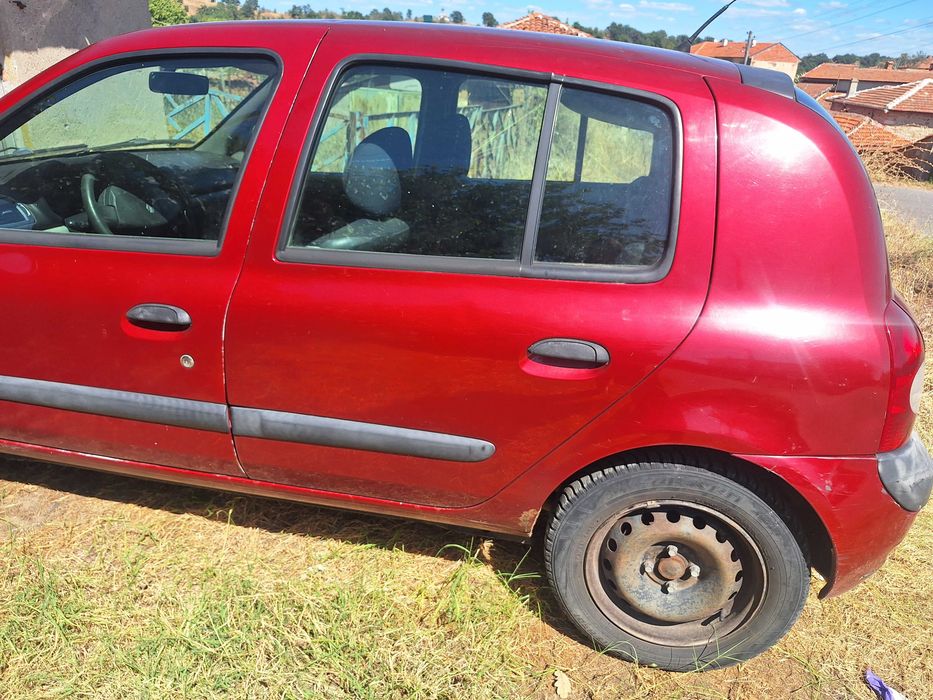 Renault Clio, 1.9D, 2001 в движение платени документи