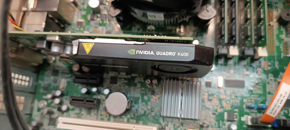 Dell Studio XPS и монитор Samsung BX2240