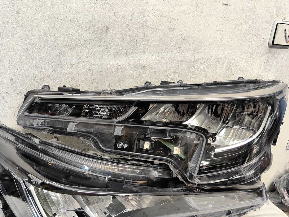 Оригинални фарове Тойота  Корола  Toyota Corolla E21 Led