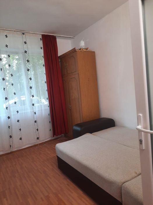 Închiriez garsoniera