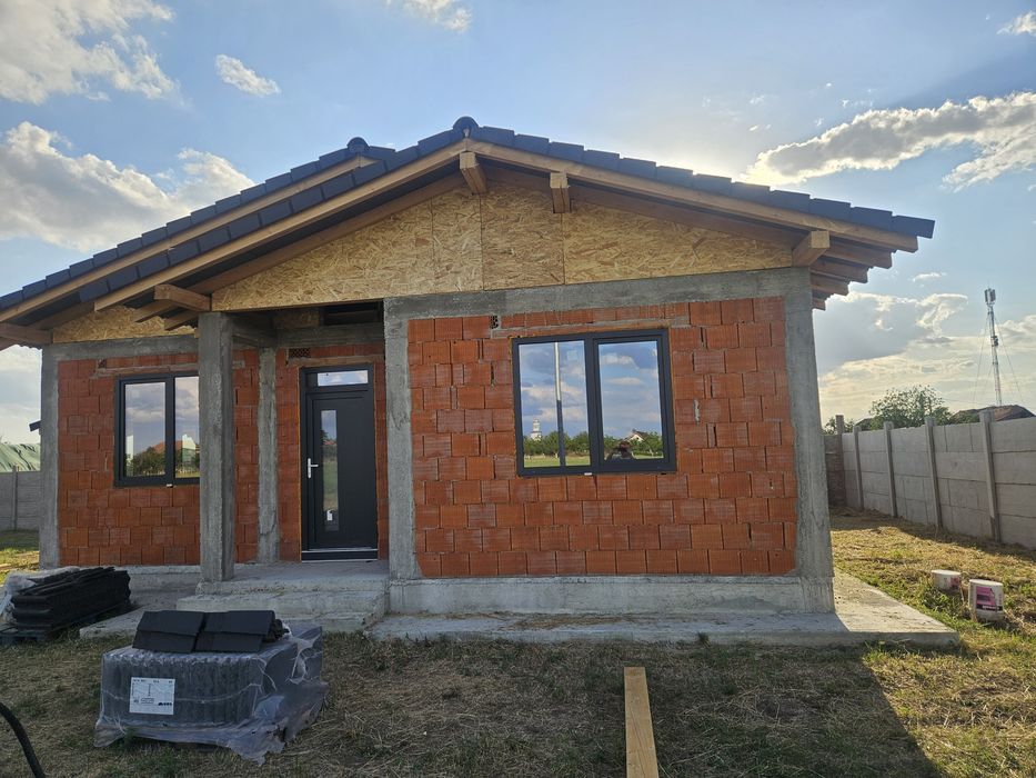 Casă la roșu de vânzare în Leș 

Se oferă spre vânzare casă la roșu situată în localitatea Leș, într-o zonă liniștită