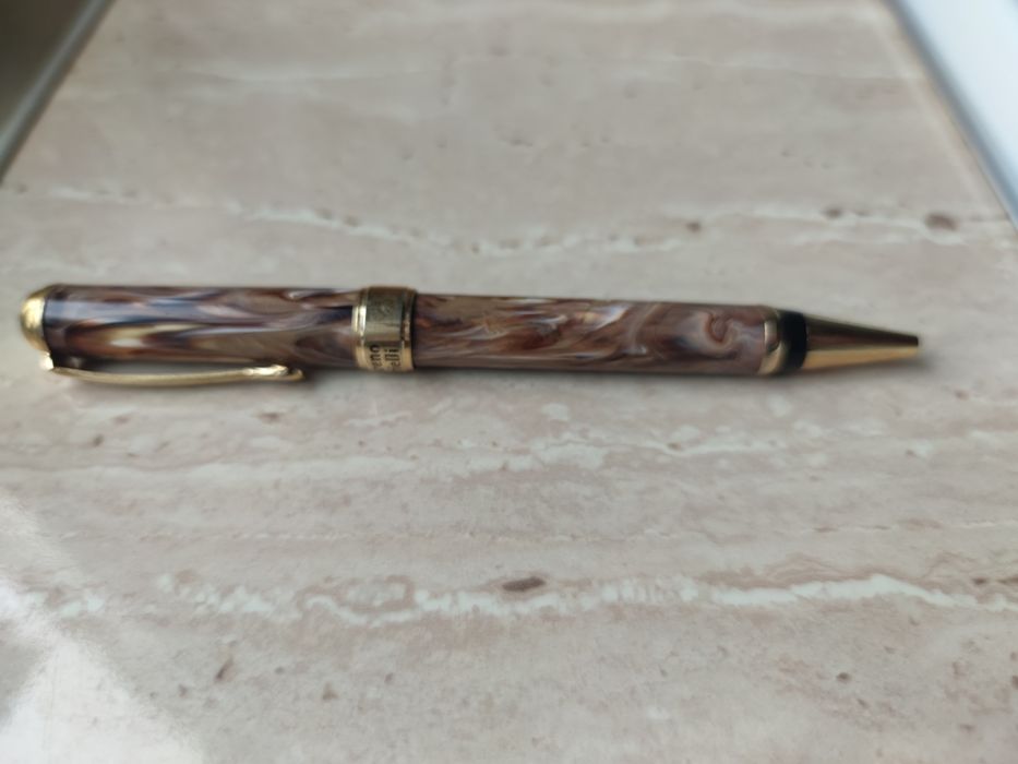 Pix de lux Nazareno Gabrielli – model elegant, textură marmorată