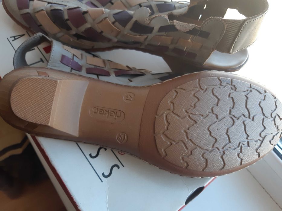 Продам босоножки