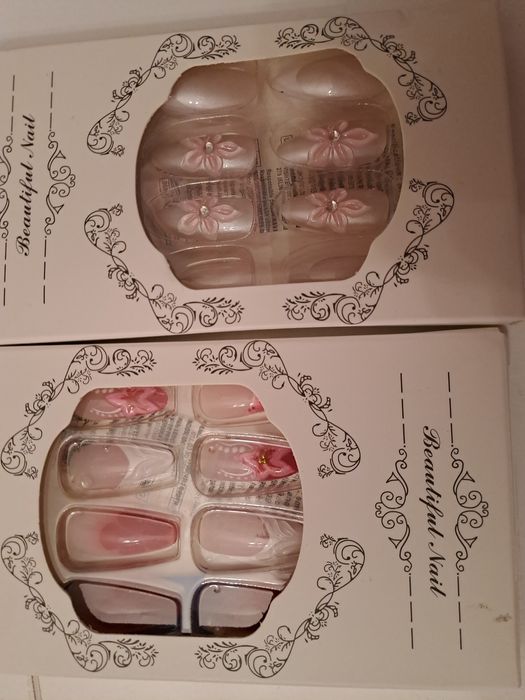 Маникюри за лепене 25 лв