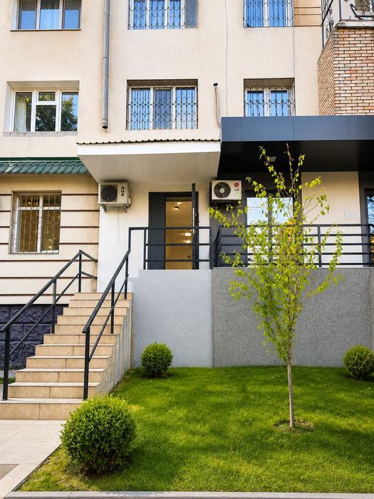 Аренда офиса на первой линии Новомосковской — 62 м², 3 комнаты