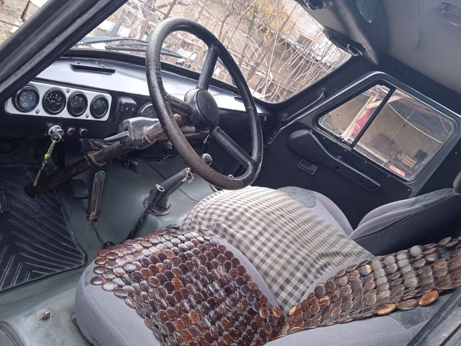 Uazik avtomobil sotiladi