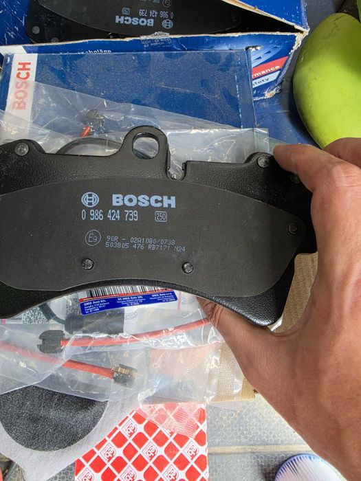 Discuri și plăcuțe NOI Bosch față/spate Audi Q7 4L / Porsche Cayenne / VW Touareg