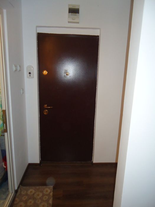 Închiriez garsoniera