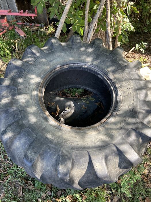 Vand cauciucuri 20.8R30 si 23.1/26