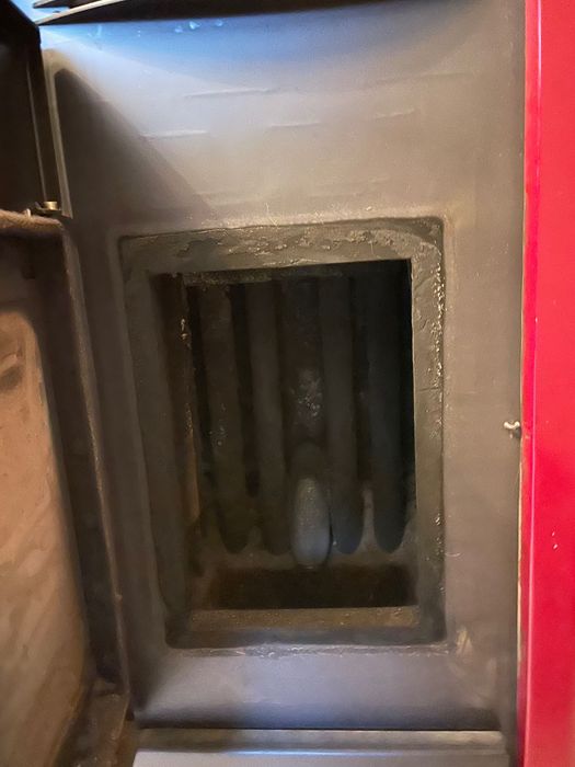 Пелетна камина с въздуховоди