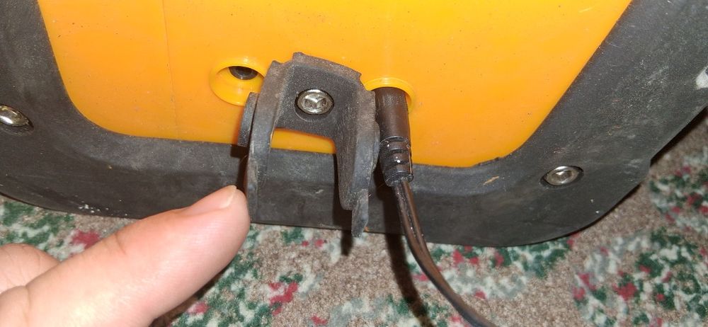 Radio Denver -santier ,cu protectie ,alimentator ,functional