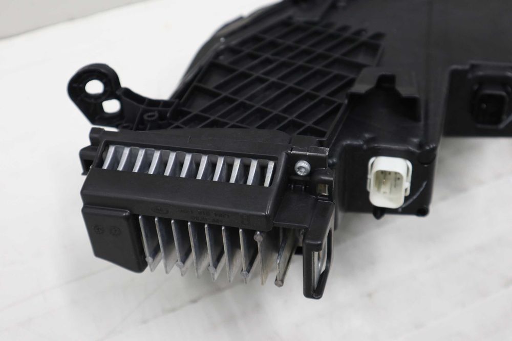 Десен горен кристален фар Сваровски БМВ 7 серия Г70 BMW G70