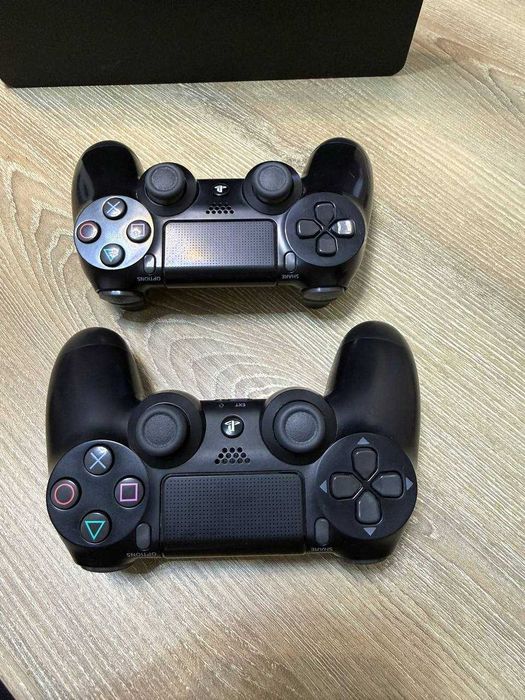 PS4 Slim 1TB + 2 оригинальных джойстика