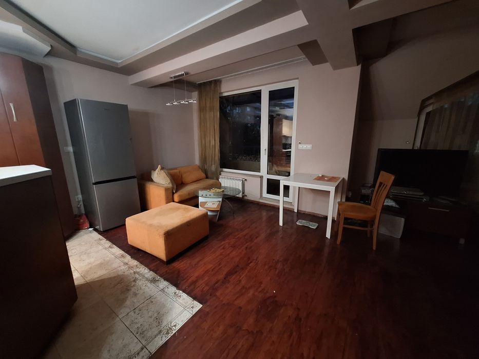 Обзаведена стая за мъж, Център до метро "Театрална"