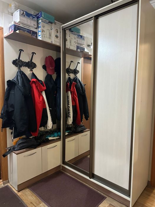 Мебель в прихожую.