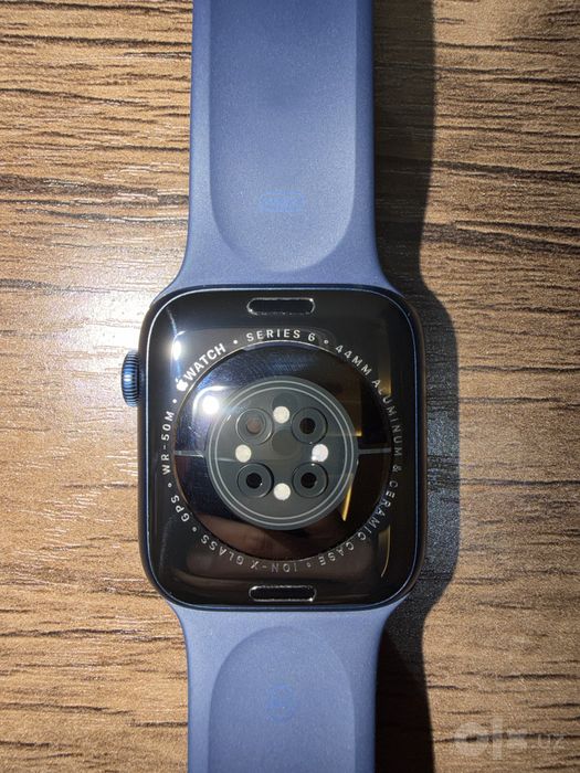 Apple watch 6, 44 mm.