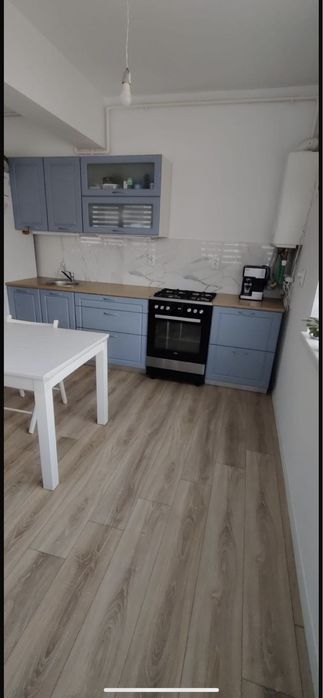 Vand mobila de bucatarie in stare foarre buna