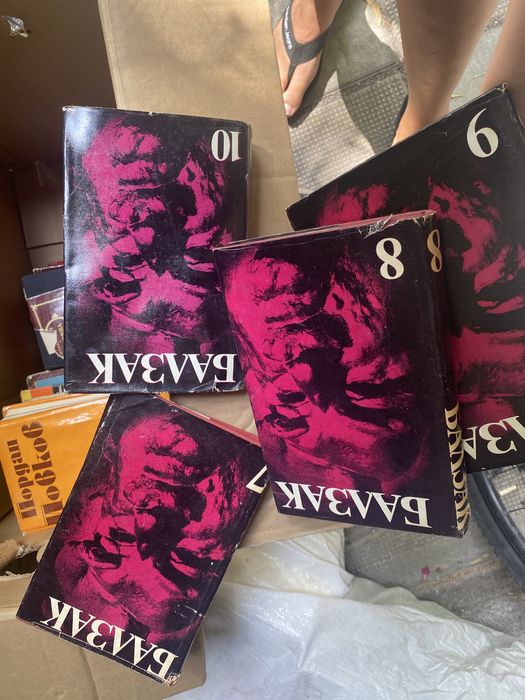 Продавам стари  книги български талев, балзак,и чужди автори