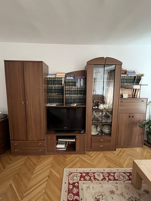 Vand 2 seturi mobilier și un fotoliu de relaxare