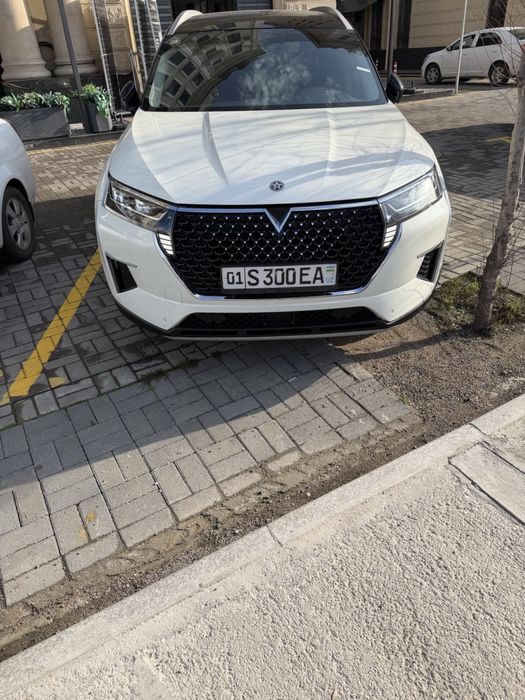 Nissan Venusia sotiladi