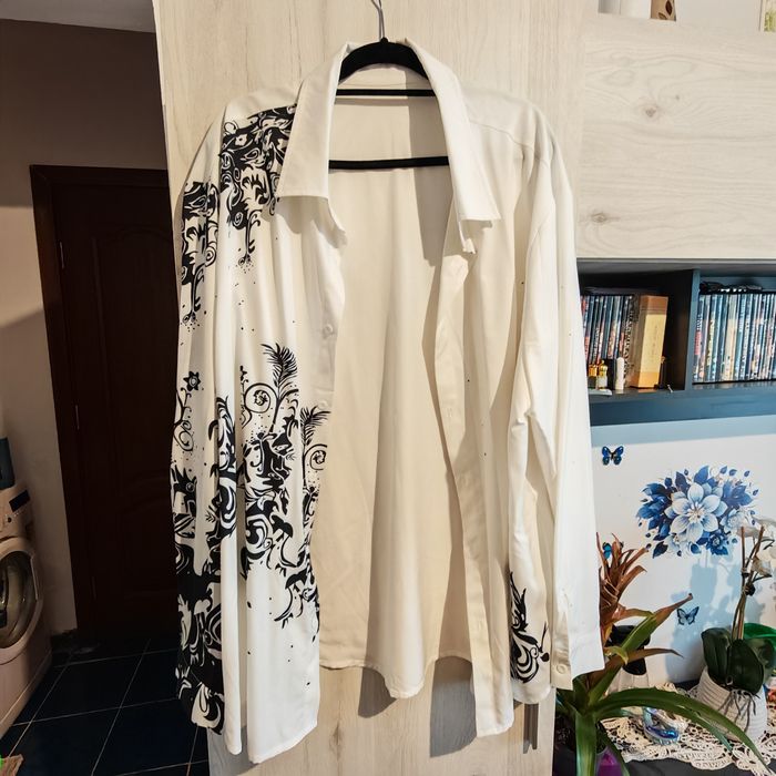 Camasa barbati Shein alba cu imprimeu negru elegant marime mare 4XL noua fara eticheta