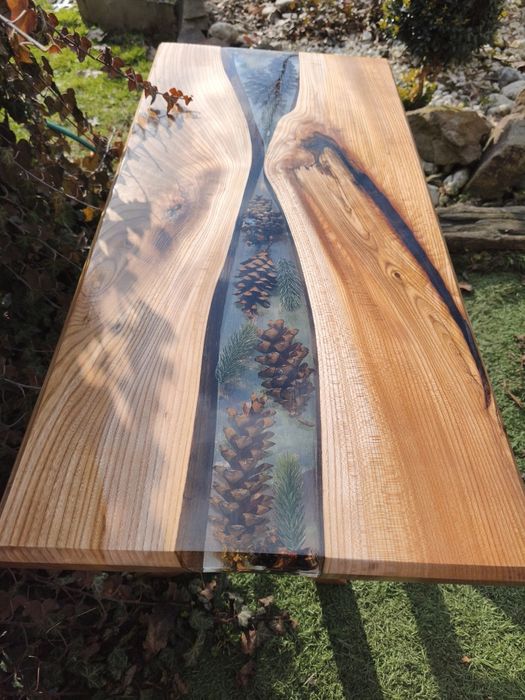 Vând măsuță din lemn de ulm