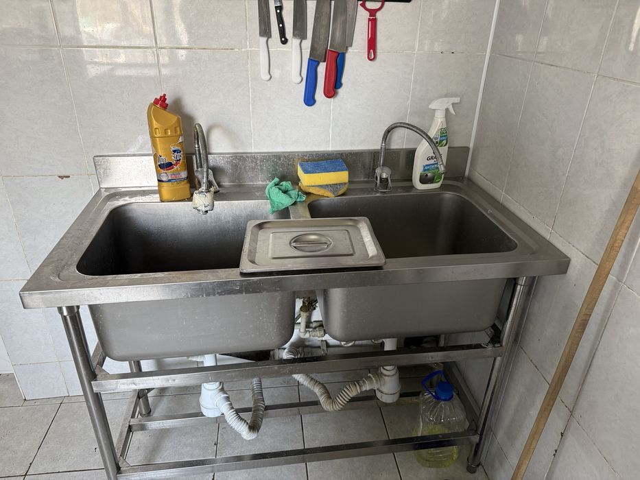 Продам тестомес , пицца печь, столы