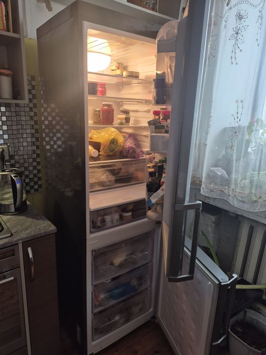 Холодильник Samsung